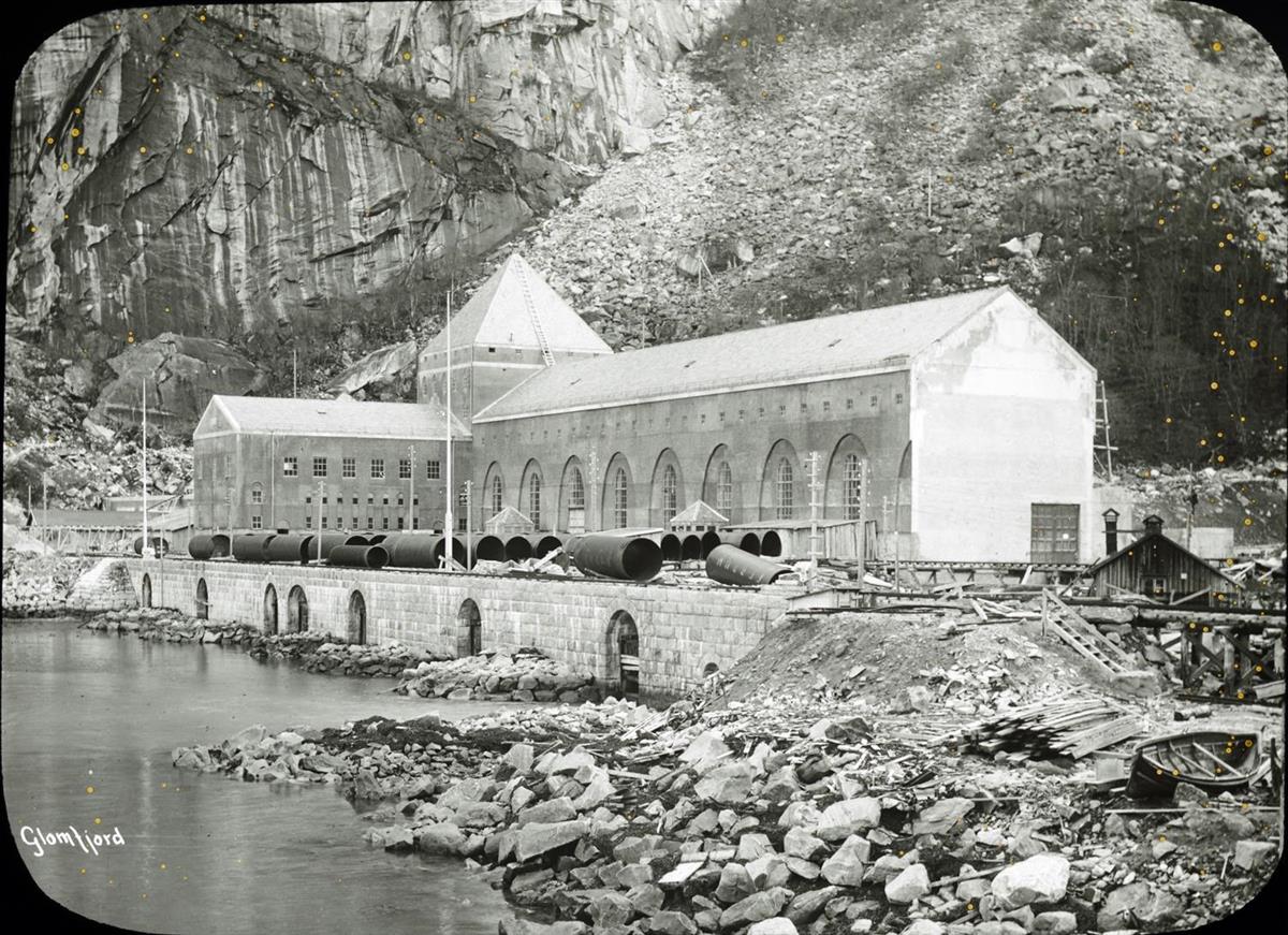 Bilde av Glomfjord kraftstasjon - Klikk for stort bilde